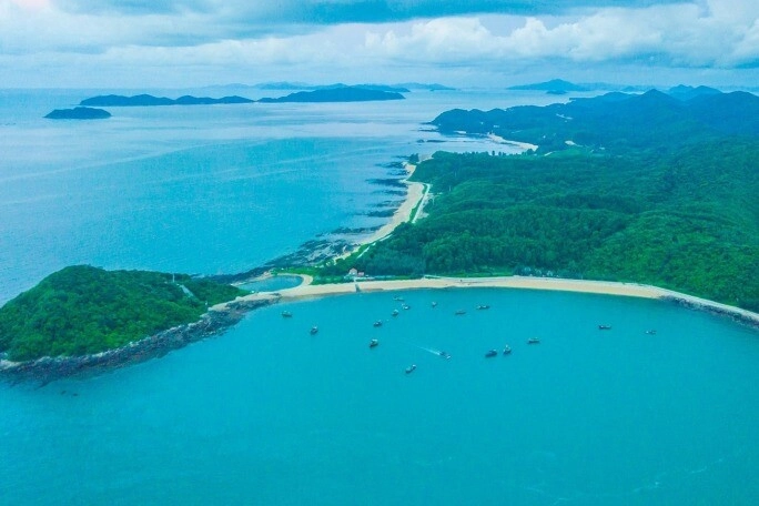 Miền bắc có một hòn đảo sống ảo hoang sơ và rẻ bất ngờ là thiên đường cho hội thích sống chậm muốn trốn nóng cách hà nội chưa tới 300km - 1