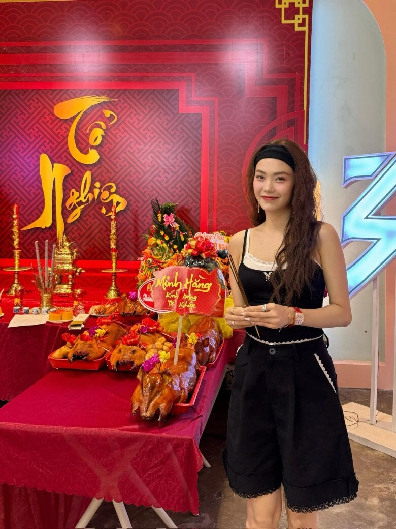Minh hằng đi làm để con trai ở nhà cho chồng đại gia chăm quý tử ôm đồ chơi nằm mòn mỏi đợi mẹ về - 2