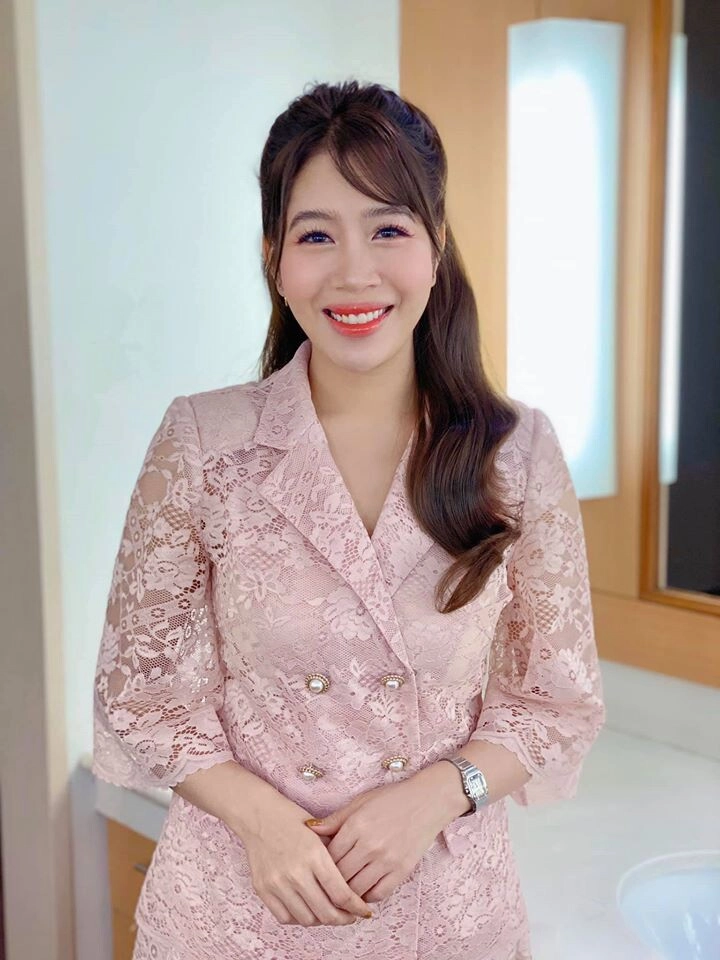 Mới lớp 7 con gái mc diệp chi đã cao lớn bằng mẹ nhờ tập luyện môn thể thao đậm mùi tiền - 1