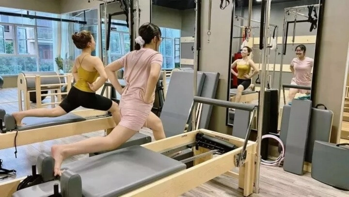 Mới lớp 7 con gái mc diệp chi đã cao lớn bằng mẹ nhờ tập luyện môn thể thao đậm mùi tiền - 13
