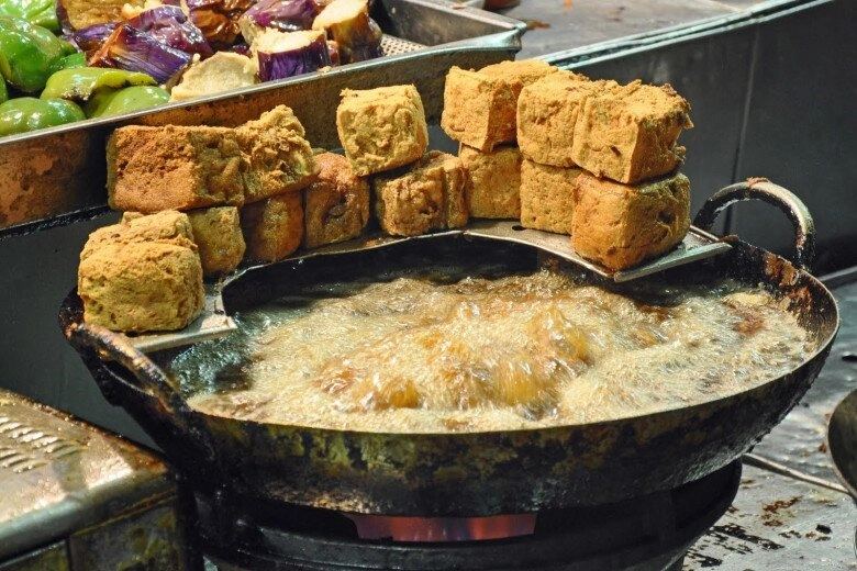 Món ăn ai cũng phải bịt mũi vì quá nặng mùi lại là đặc sản ở nước ngoài muốn ăn phải xếp hàng dài chờ mua - 2