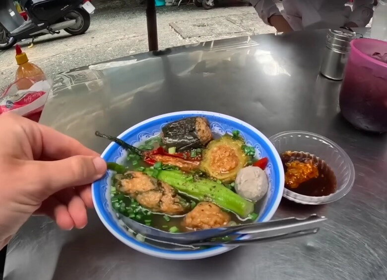 Món ăn chỉ hơn 1 đô khiến khách tây mê mẩn tự nhận kiếp trước mình là người việt nam - 2