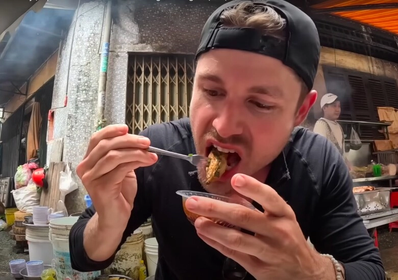 Món ăn chỉ hơn 1 đô khiến khách tây mê mẩn tự nhận kiếp trước mình là người việt nam - 4