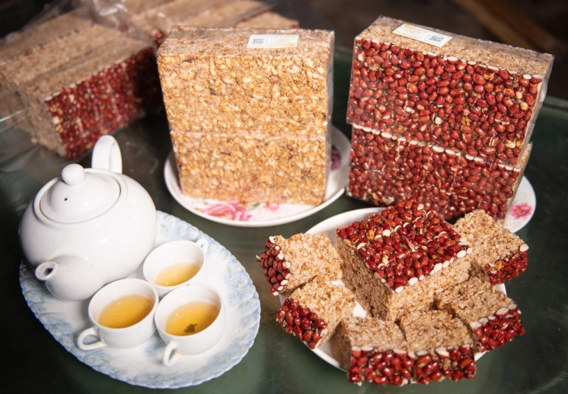 Món bánh đặc sản vùng cao nghe tên cực lạ là biểu tượng của sự mến khách với giá rẻ bất ngờ - 1