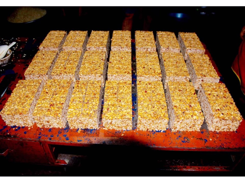 Món bánh đặc sản vùng cao nghe tên cực lạ là biểu tượng của sự mến khách với giá rẻ bất ngờ - 2