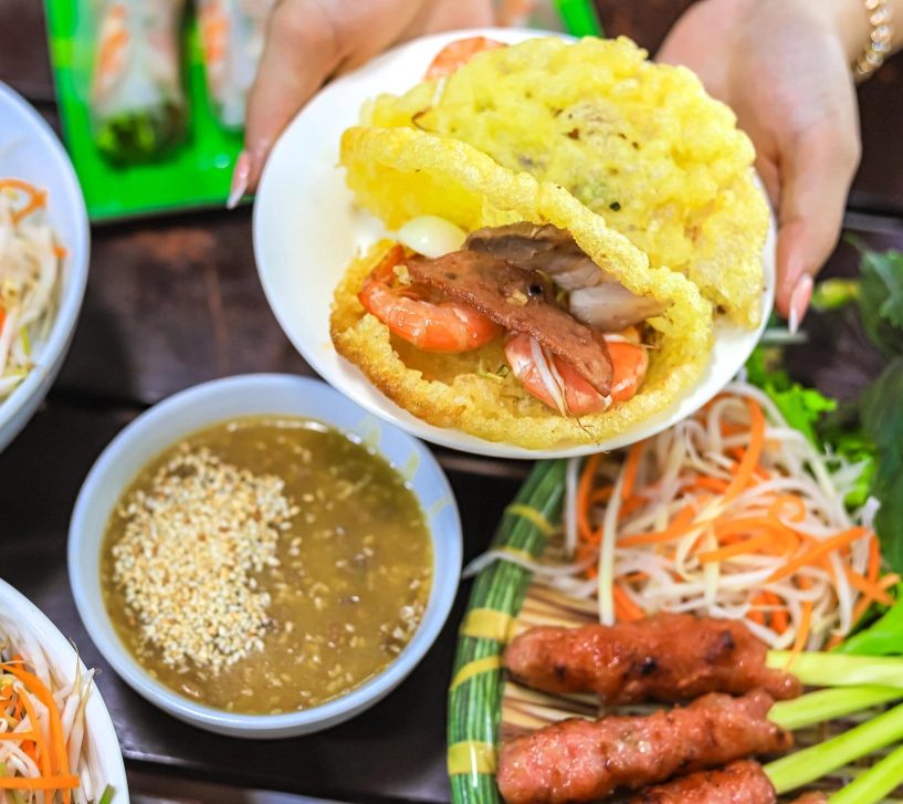Món bánh đặc sản xứ huế nghe tên đã thấy khoái phải ăn cùng nước chấm 10 loại gia vị mới chuẩn bài - 4