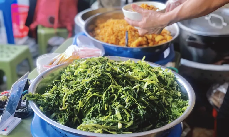Món bún đặc sản chỉ có ở hà nội phải ngồi vỉa hè ăn mới ngon quán nào cũng luôn kín chỗ chỉ bán vài tiếng là hết - 4
