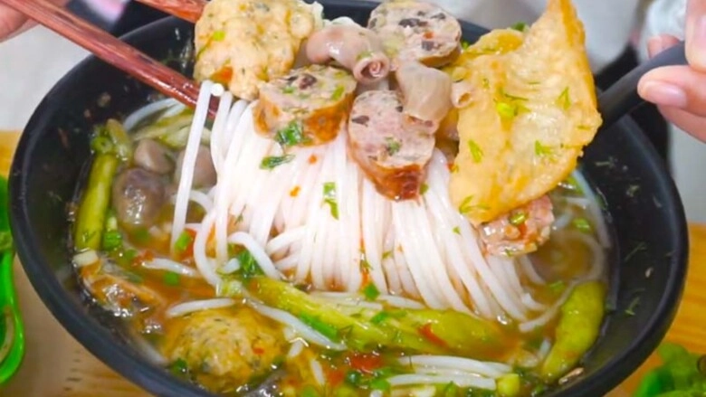 Món bún đặc sản hải phòng có vị đồng quê và biển cả tín đồ ăn cay thích mê phù hợp cho ngày thời tiết ẩm ương - 4