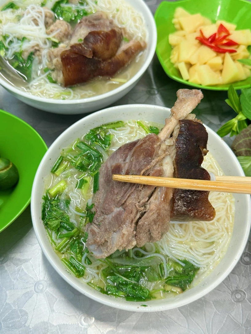 Món bún lạ nam định chỉ người sành ăn mới biết nhìn qua tưởng giả cầy độc đáo từ sợi bún đến phần topping ăn kèm - 2