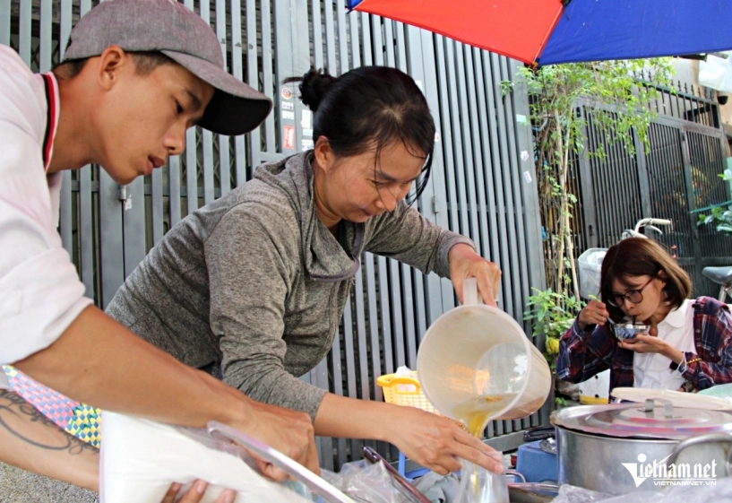 Món chè được bán 2 ngày trong tháng nổi tiếng vì có tên gọi bốc mùi ở tphcm - 4
