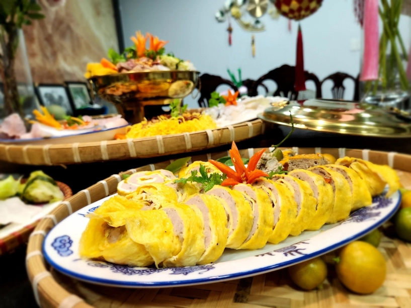 Món đặc sản trong mâm cỗ ở miền tây màu sắc rực rỡ nấu bằng nồi đặc biệt - 4