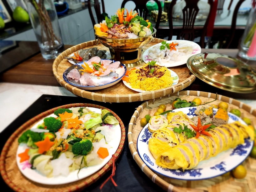 Món đặc sản trong mâm cỗ ở miền tây màu sắc rực rỡ nấu bằng nồi đặc biệt - 5