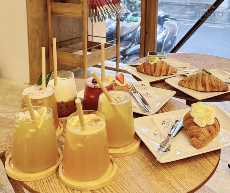 Mùa thu rồi đi ăn bánh uống trà thôi điểm danh 5 tiệm trà bánh hot nhất hà nội hiện nay lúc nào cũng đông kín khách - 2