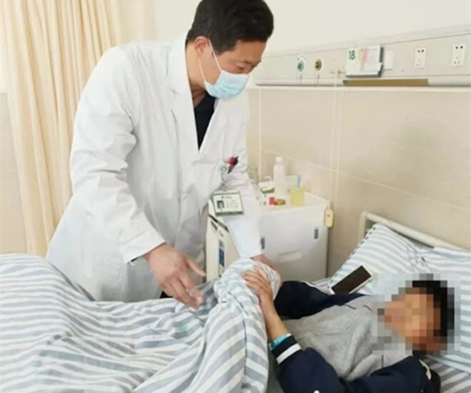 Mua thuốc bổ cho con uống để tăng chiều cao mẹ òa khóc khi nghe bác sĩ nói - 1