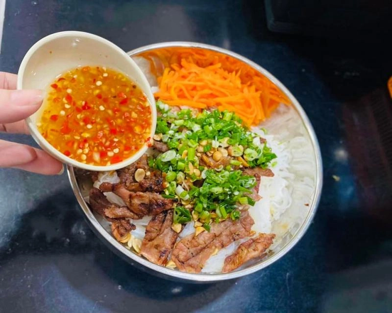 Muốn ăn bún thịt nướng ngon nhất sài gòn đến ngay 5 địa chỉ này - 2