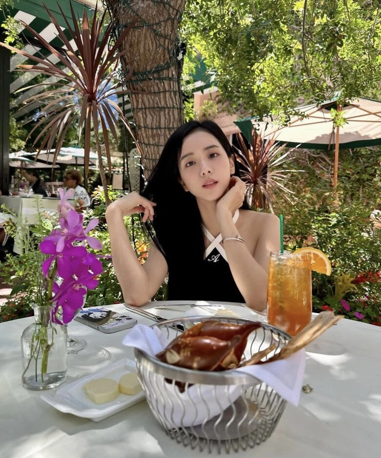 Mỹ nhân đẹp nhất thế giới 2023 có làn da nhẵn thín như em bé chăm sóc sắc đẹp với công thức 2-3 - 7
