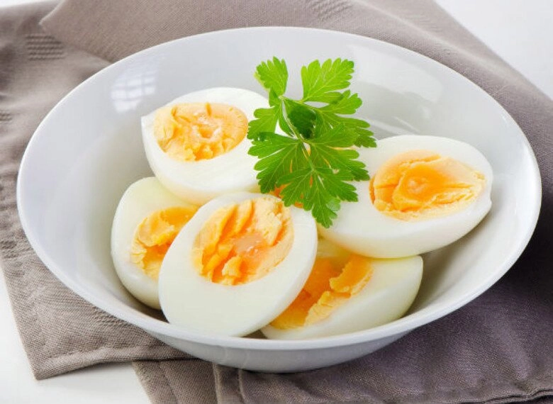 Mỹ nhân đóng băng nhan sắc suốt 13 năm dù bị chê hết thời chăm uống 2 loại nước rẻ bèo ăn sáng bằng món chân ái của nhiều chị em - 7