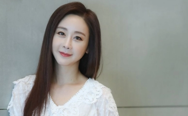 Mỹ nhân phim sex is zero tuổi 48 vẫn trẻ đẹp nhờ thói quen không phải ai cũng làm được - 3