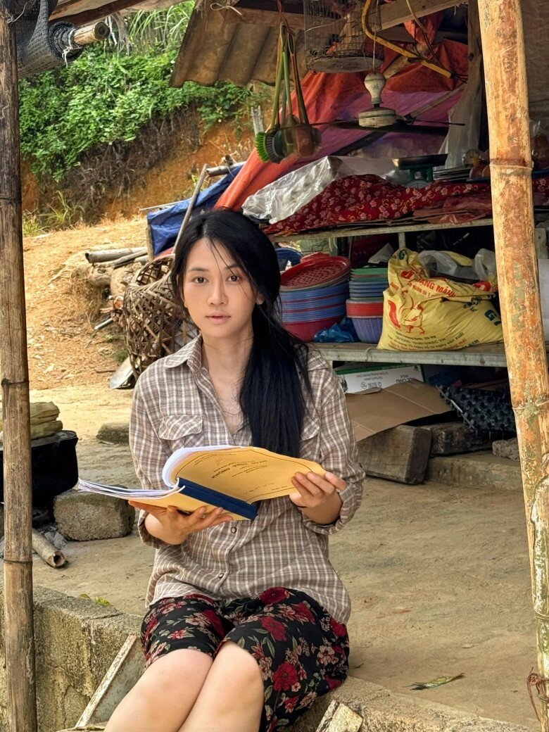 Mỹ nhân sinh năm 1995 bị chê không xứng với mạnh trường tuổi thơ nước cống tràn vào nhà giờ cố thoát mác gái hư - 9