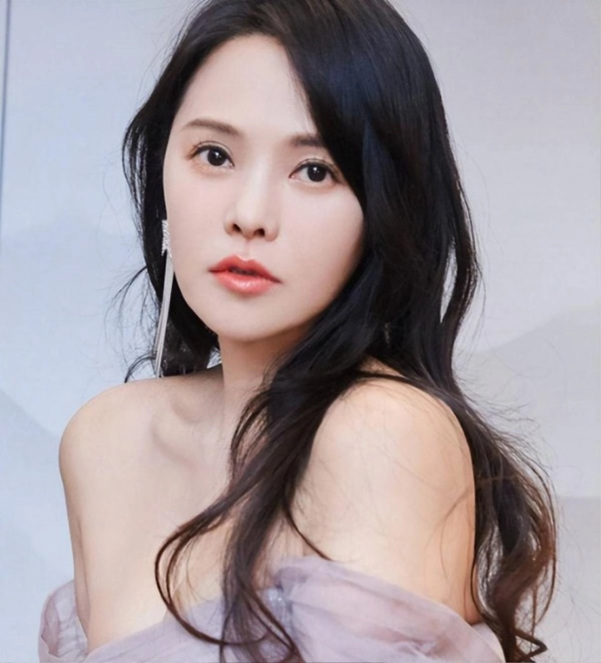 Mỹ nhân u60 trẻ như đôi mươi nhờ mái tóc đen không một sợi bạc dùng 2 món đồ uống giúp xanh tóc đỏ da - 4