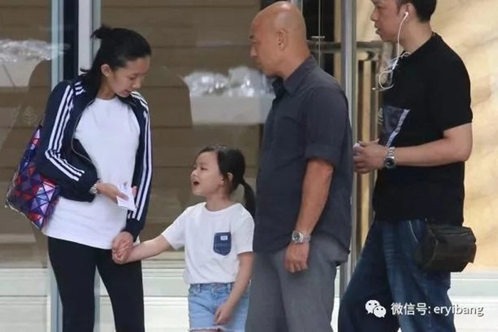 Nam dv u51 giấu con quá kĩsắm biệt thự phi cơ riêng thuê 10 vệ sĩ 3 bảo mẫu chăm con và cái kết khi đứa trẻ trưởng thành - 4