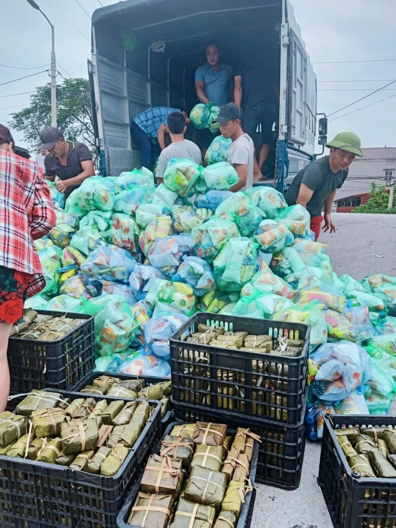 Nam mc giàu nhất việt nam được nhật kim anh chuyển thẳng 800 triệu tiền từ thiện tới làng nủ trao tận tay bà con - 14
