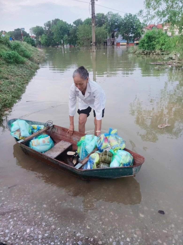 Nam mc giàu nhất việt nam được nhật kim anh chuyển thẳng 800 triệu tiền từ thiện tới làng nủ trao tận tay bà con - 15