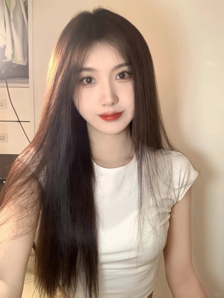 Nên cúi xuống hay ngửa lên khi gội đầu chọn đúng tư thế gội sẽ giúp tóc bạn dài và chắc khỏe hơn - 4