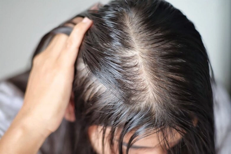 Nên gội đầu buổi sáng hay tối để giảm gãy rụng tóc vào mùa thu 6 điều nên làm để giữ được tóc dày mượt - 2