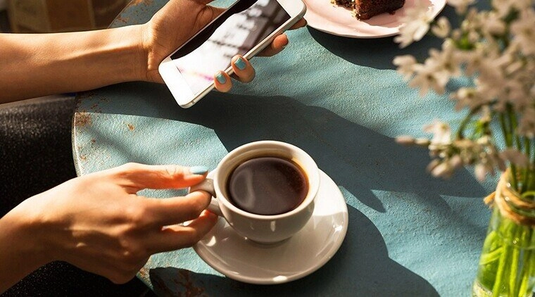 Nên gội đầu buổi sáng hay tối để giảm gãy rụng tóc vào mùa thu 6 điều nên làm để giữ được tóc dày mượt - 6