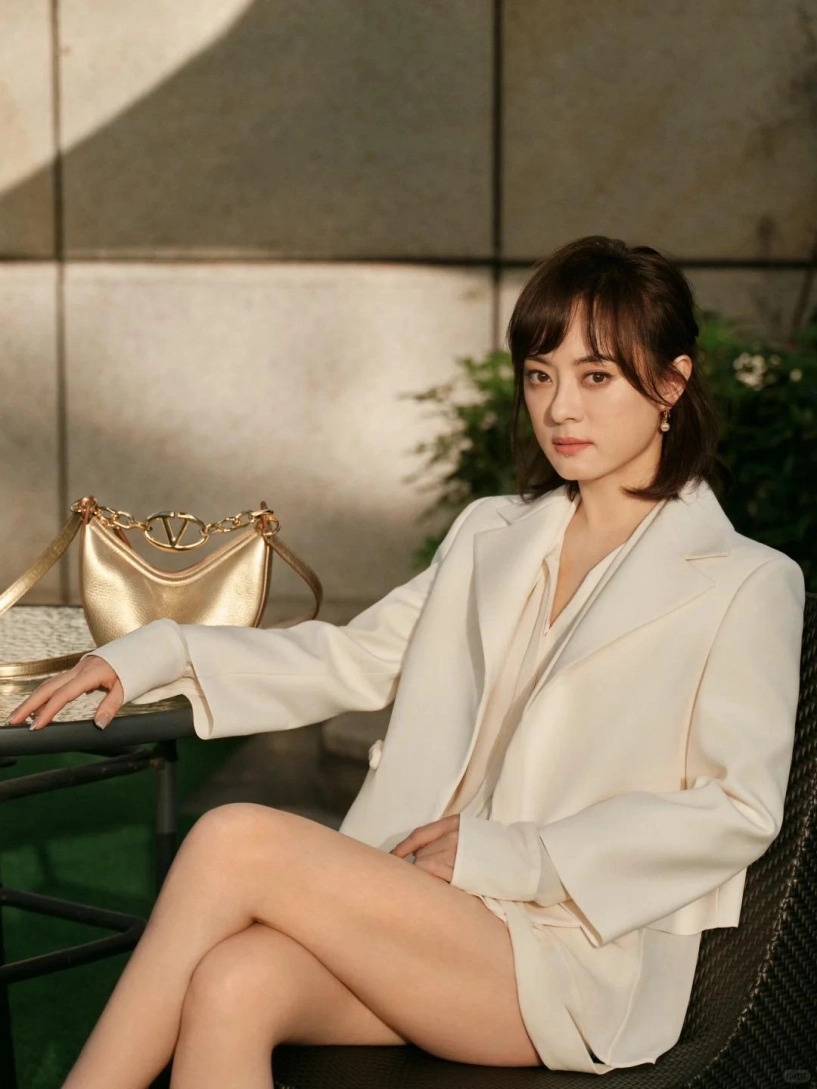 Ngâm bộ phận được coi là trái tim thứ 2 của cơ thể vào nước loạt mỹ nhân thành công chống lão hoá - 1