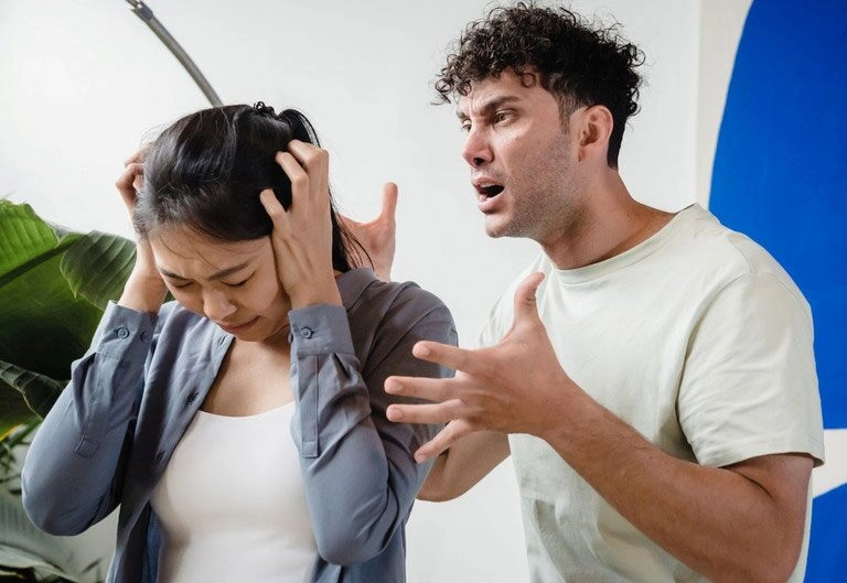 Ngày tôi sinh con bạn trai cũ chuyển cho 2 tỷ và đưa ra điều kiện khiến tôi khóc nghẹn - 2