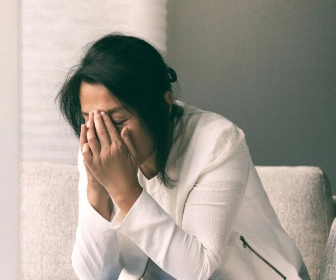 Ngoài phòng sinh của con gái thấy tin nhắn hiện trên điện thoại chàng rể tôi liền đưa mẹ con nó về nhà - 1