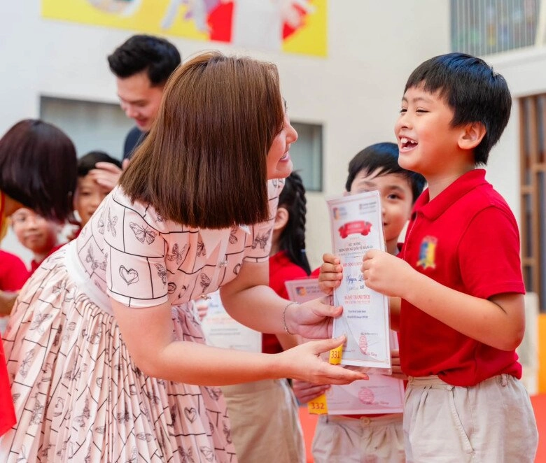 Cùng làm mẹ đơn thân ngọc lan nói nể hòa minzy trong việc dạy con bé bo xuất hiện vài phút nhưng gây sốt mxh - 5