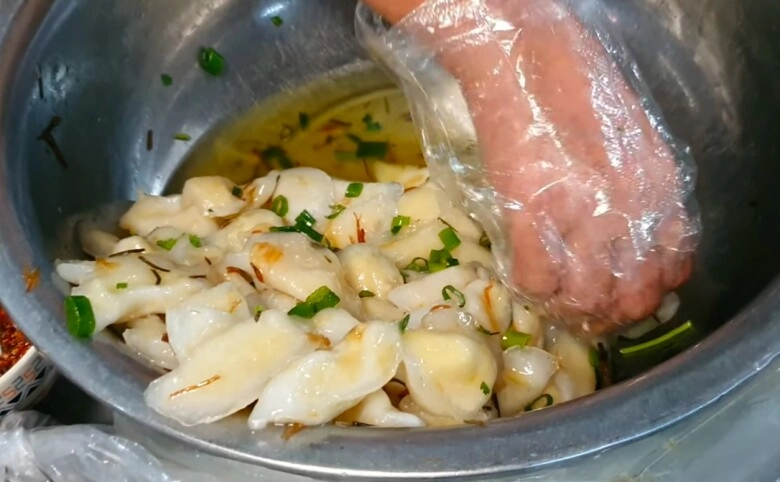 Ngôi chợ gắn liền với địa danh nổi tiếng bậc nhất xứ huế nay là thiên đường ẩm thực siêu hấp dẫn du khách - 3