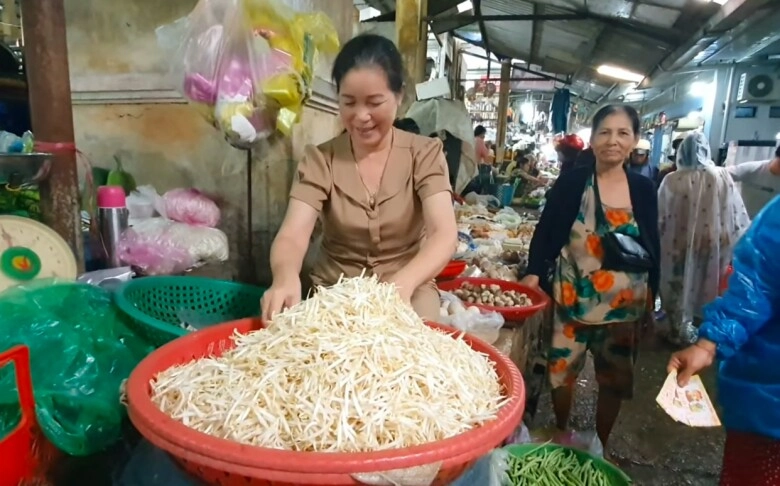 Ngôi chợ gắn liền với địa danh nổi tiếng bậc nhất xứ huế nay là thiên đường ẩm thực siêu hấp dẫn du khách - 5
