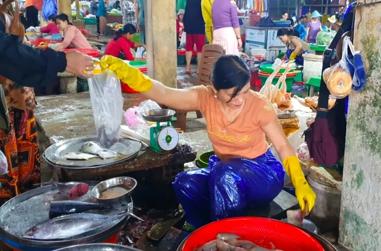 Ngôi chợ gắn liền với địa danh nổi tiếng bậc nhất xứ huế nay là thiên đường ẩm thực siêu hấp dẫn du khách - 6