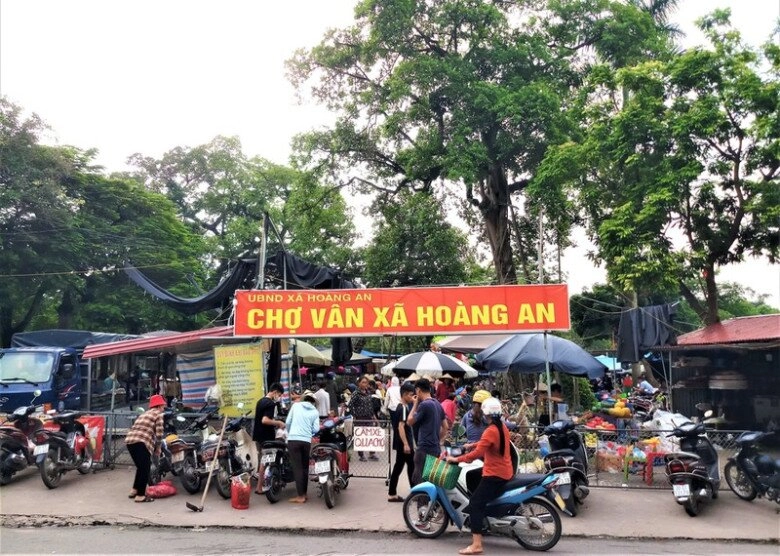 Ngôi chợ hơn trăm tuổi giữa lòng bắc giang lúc nào cũng sầm uất nằm sát nơi được công nhận là di tích lịch sử quốc gia - 1