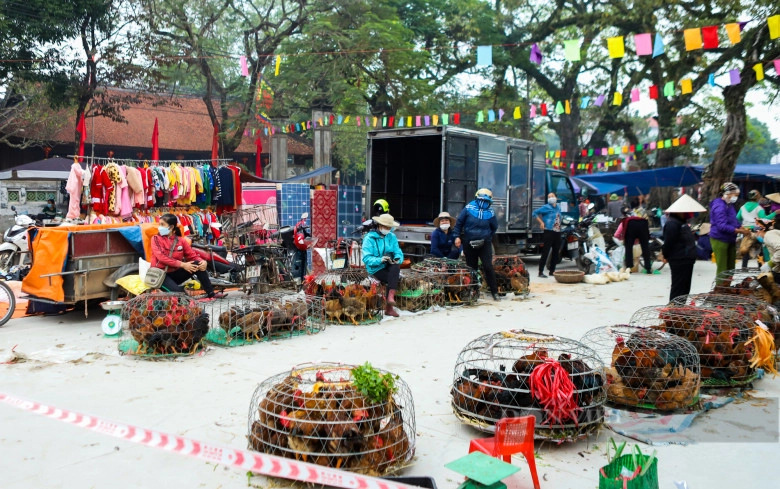 Ngôi chợ hơn trăm tuổi giữa lòng bắc giang lúc nào cũng sầm uất nằm sát nơi được công nhận là di tích lịch sử quốc gia - 3