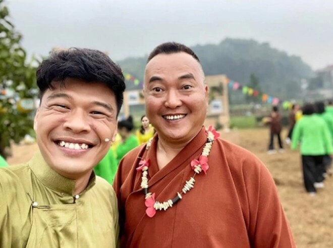 Người em chén chú chén anh bên chí trung là mc quyền lực vtv nhan sắc phát triển nên bị nhầm là xe ôm - 13