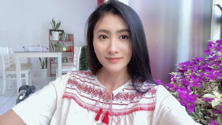 Người qua đường bắt gặp nguyệt ánh cổng mặt trời đang bán bún thần sắc mệt mỏi khác xa hình ảnh long lanh thường thấy - 6