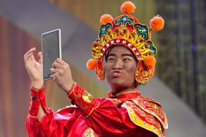 Người thay thế cục trưởng xuân bắc trong táo quân đời thực giàu khủng khác trên phim cưới được vợ đẹp thừa nhận cuồng chồng - 3