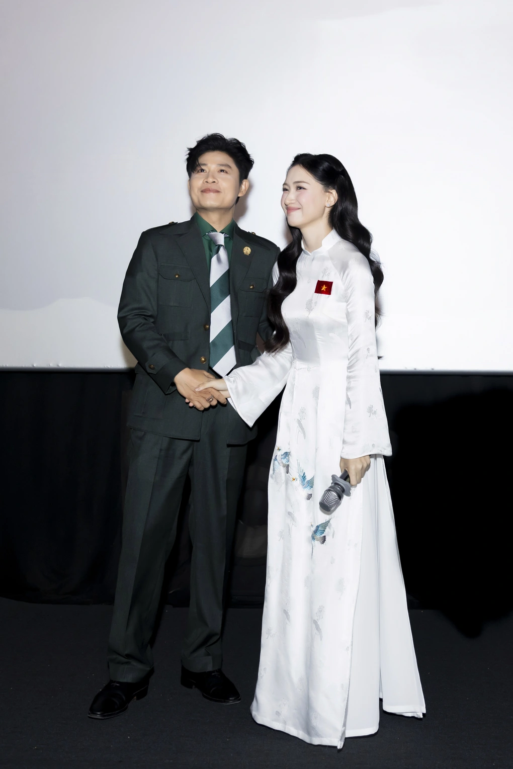 Nguyễn văn chung nói chủ động không casting vai quang trong mưa đỏ bố đơn thân u50 khoe cơ bắp khiến dân tình xuýt xoa - 4