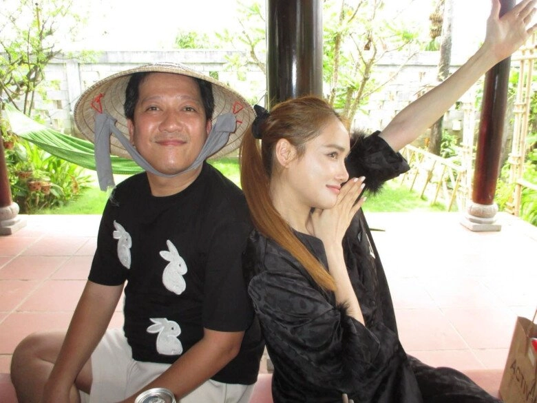 Nhã phương chăm đánh dấu chủ quyền sau khi trường giang giảm cân thành công đưa con gái đến phim trường thăm ông xã - 9