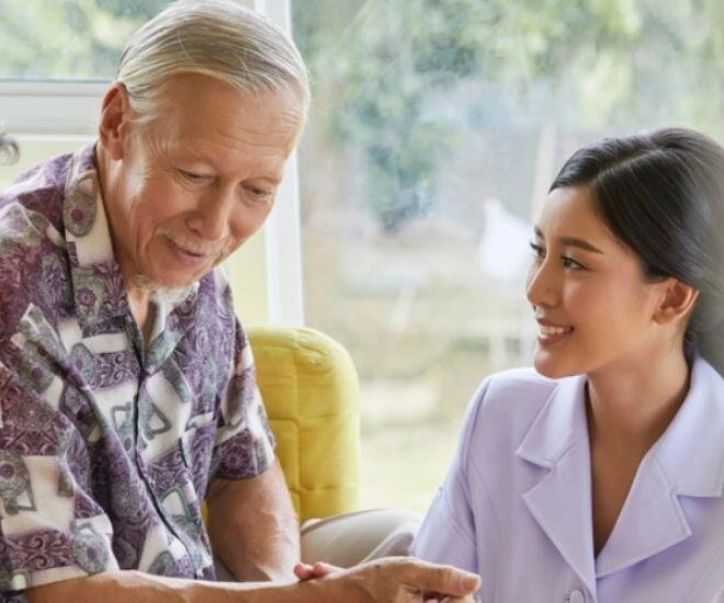 Nhắc mẹ mỗi tháng chi cho bố 500 nghìn mua thuốc bà đáp trả một câu làm tôi choáng váng - 1