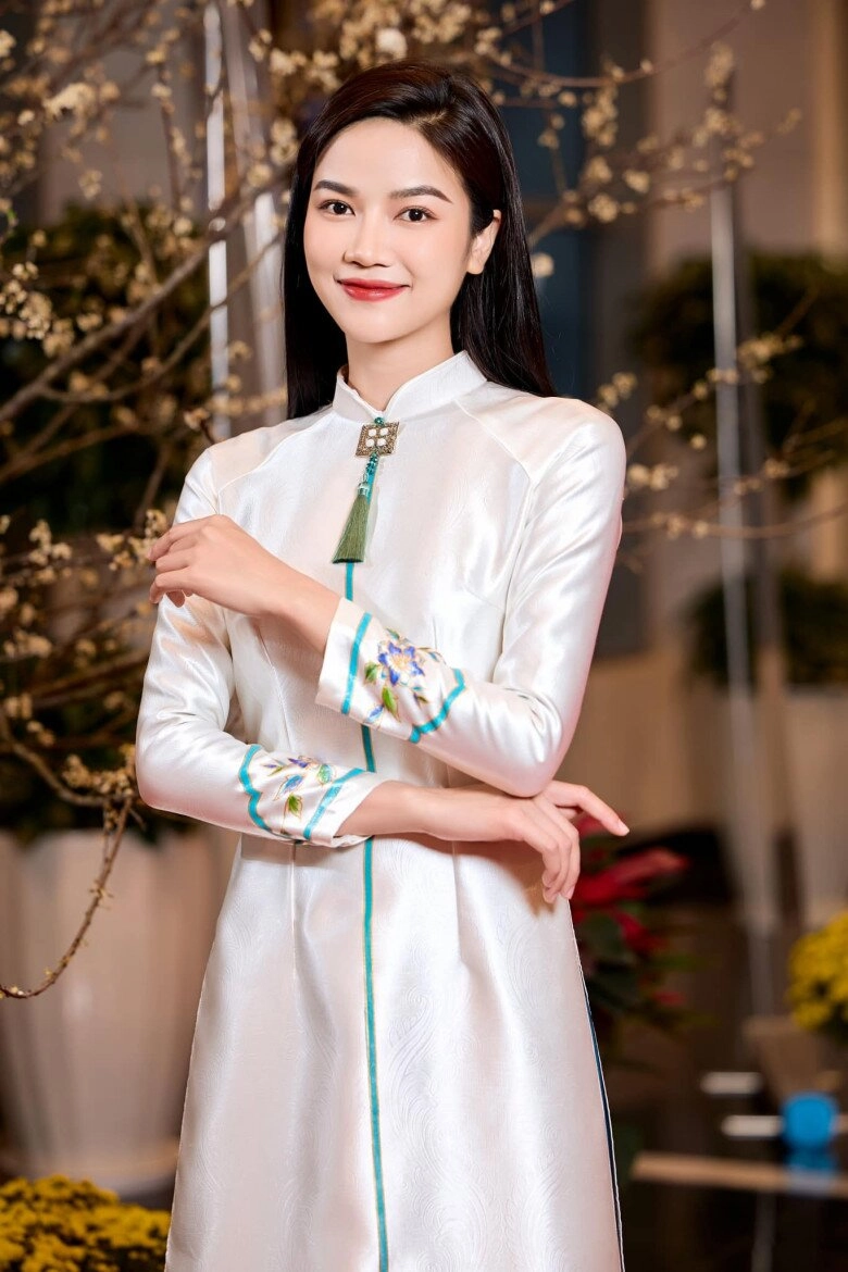 Nhan sắc 2 nàng anh đào hot nhất lễ trao giải cánh diều vàng người là ngọc nữ người thường xuyên làm gái quê - 26