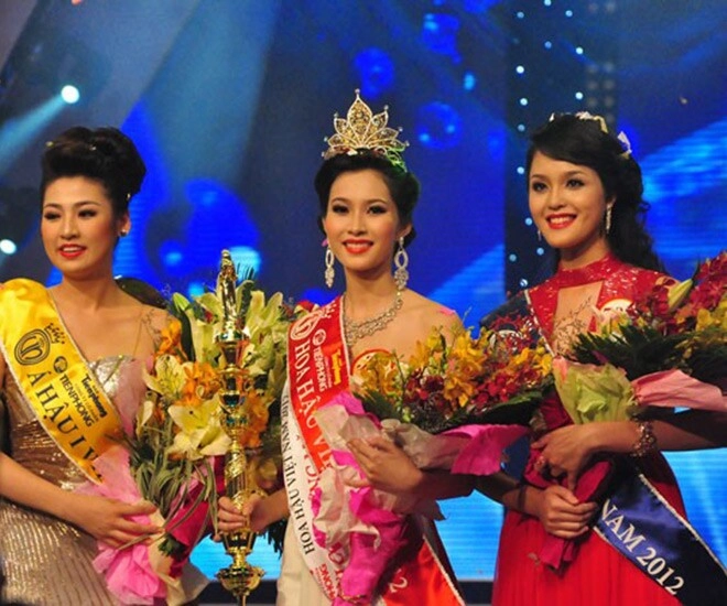Nhan sắc cô bạn đi ăn đồ dát vàng cùng hoa hậu đỗ mỹ linh gia thế và vẻ đẹp không kém cạnh ai - 1