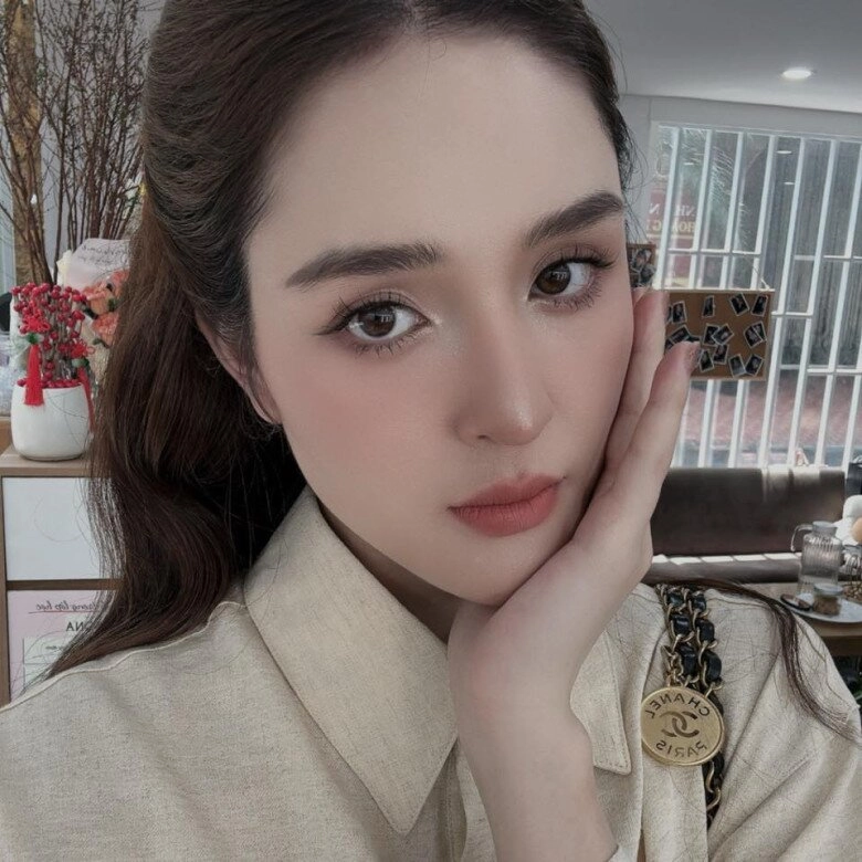 Nhan sắc cô bạn đi ăn đồ dát vàng cùng hoa hậu đỗ mỹ linh gia thế và vẻ đẹp không kém cạnh ai - 8