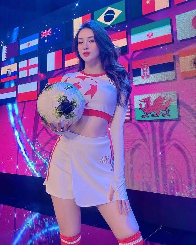 Nhan sắc của nữ tiếp viên từng là hot girl nóng cùng world cup - 1