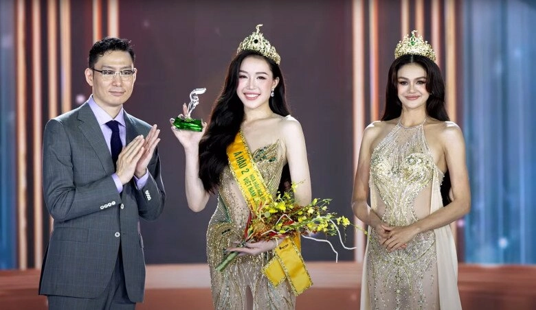 Nhan sắc đời thường mộc mạc của 4 á hậu miss grand vietnam 2025 người bị chê quá lành nữ bác sĩ body bốc lửa khó cưỡng - 10